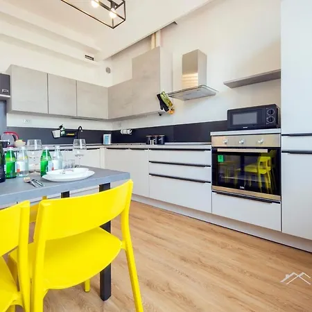 Apartment Center, Free Wifi & Netflix By Tilo *