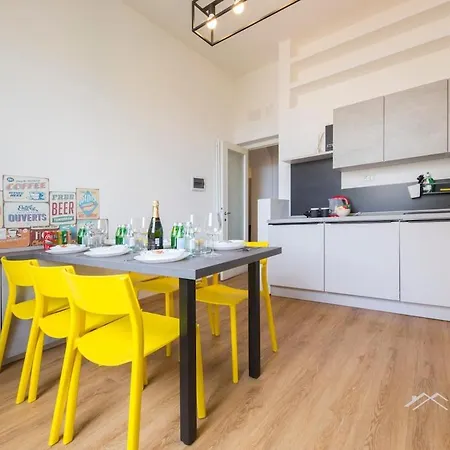 Center, Free Wifi & Netflix By Tilo 아파트 *